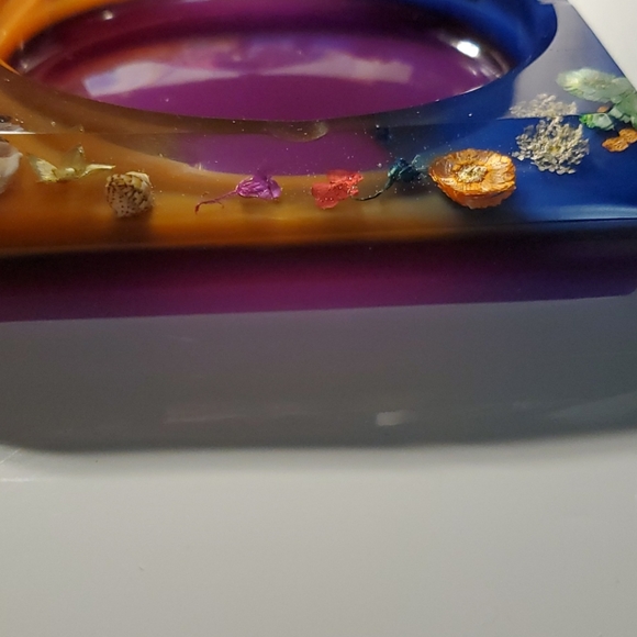 Resin ashtray - Picture 6 of 8